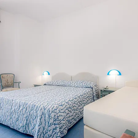 Poseidon Hotel 4*