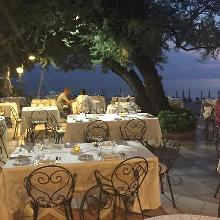 Poseidon Hotel 4*